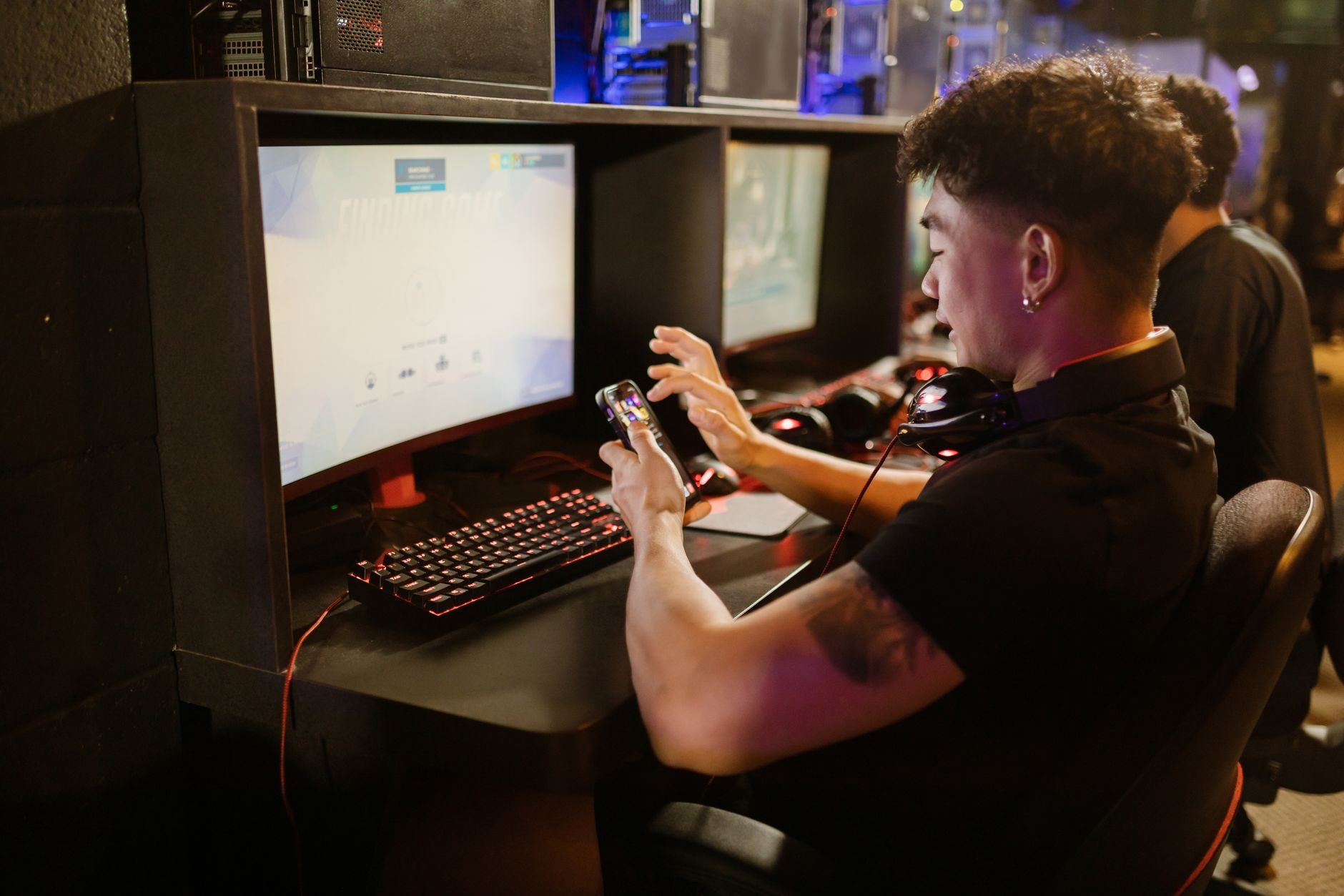 Player focus and controller grip during match